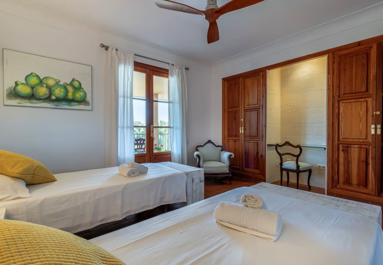 Ferienhaus in Costitx - Ländliche Finca Son Tomasset auf Mallorca mit Schwimmbad