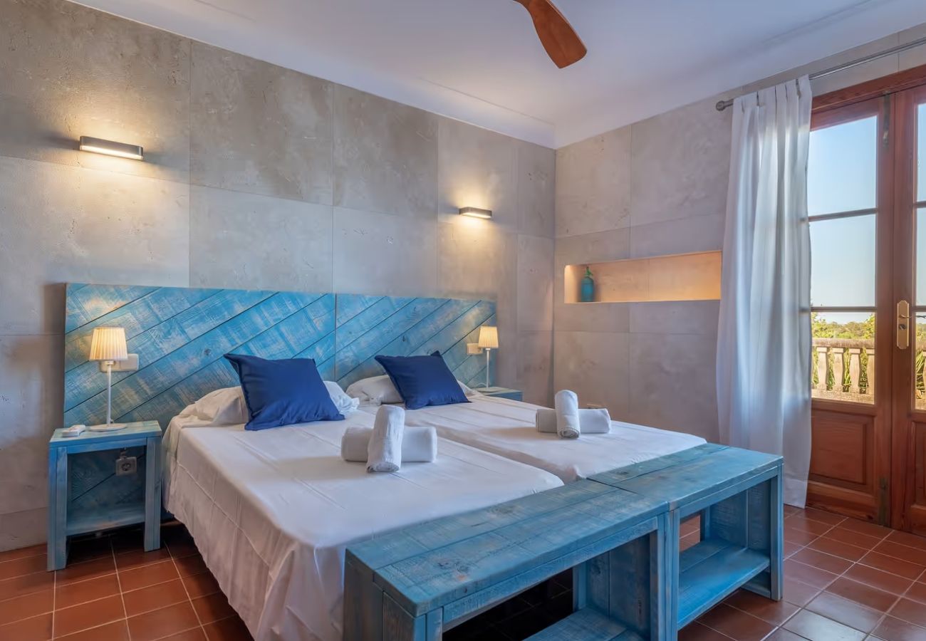Ferienhaus in Costitx - Ländliche Finca Son Tomasset auf Mallorca mit Schwimmbad