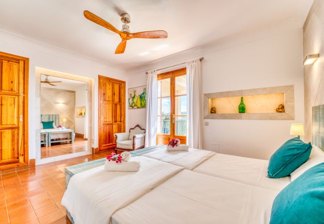 Ferienhaus in Costitx - Ländliche Finca auf Mallorca Son Tomasset mit Pool Ferienhaus in Costitx - Ländliche Finca auf Mallorca Son Tomasset mit Pool