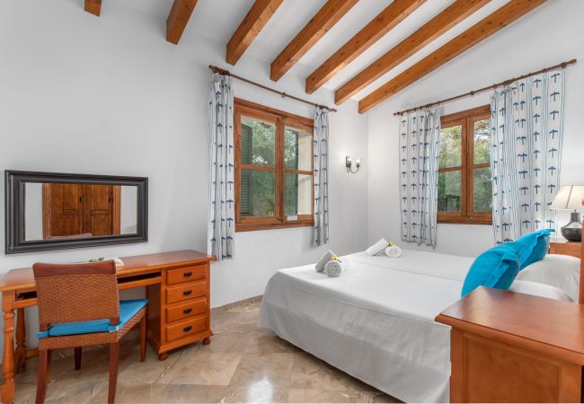 Finca in Petra - Ländliche Finca Son Capellet auf Mallorca mit Schwimmbad und Grill Finca in Petra - Ländliche Finca Son Capellet auf Mallorca mit Schwimmbad und Grill