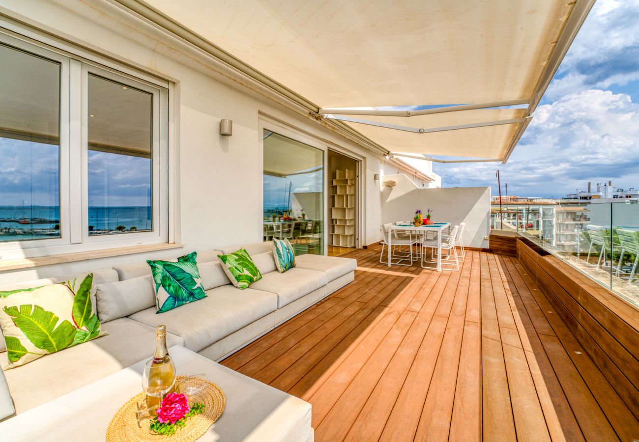 Ferienwohnung in Puerto de Alcudia - Blue Blue Apartment an erster Linie des Hafens von Alcudia	
