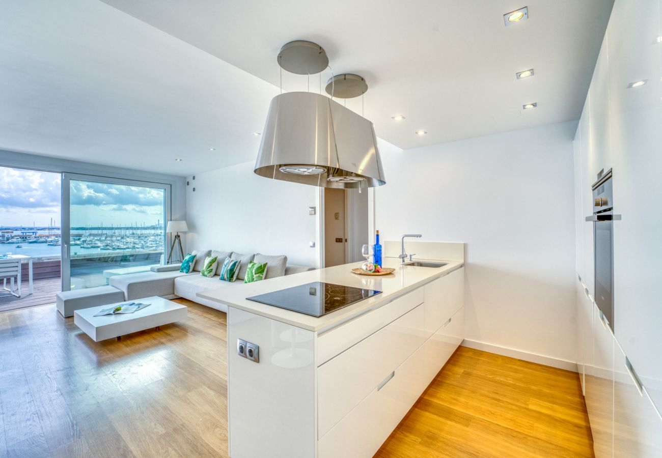 Ferienwohnung in Puerto de Alcudia - Blue Blue Apartment an erster Linie des Hafens von Alcudia	