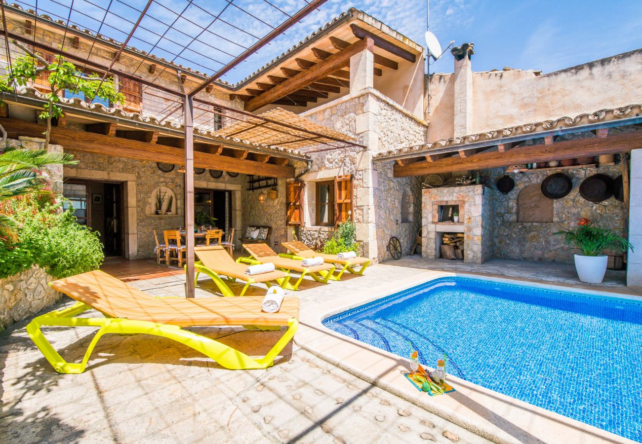 Casa de estilo rustico y piscina para tus vacaciones en Mallorca