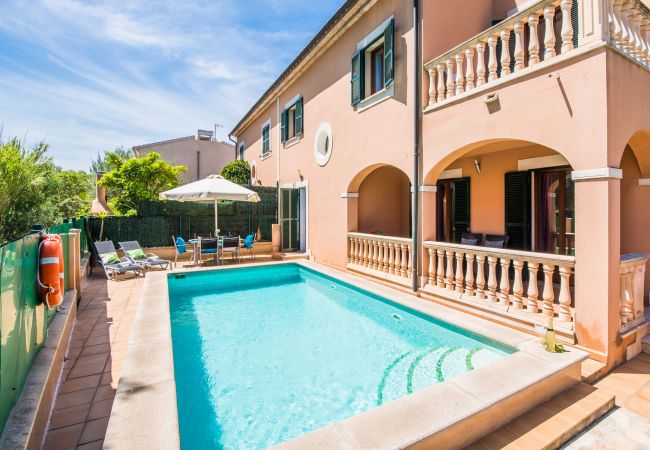 Alojamiento con piscina privada en Playa de Muro. 