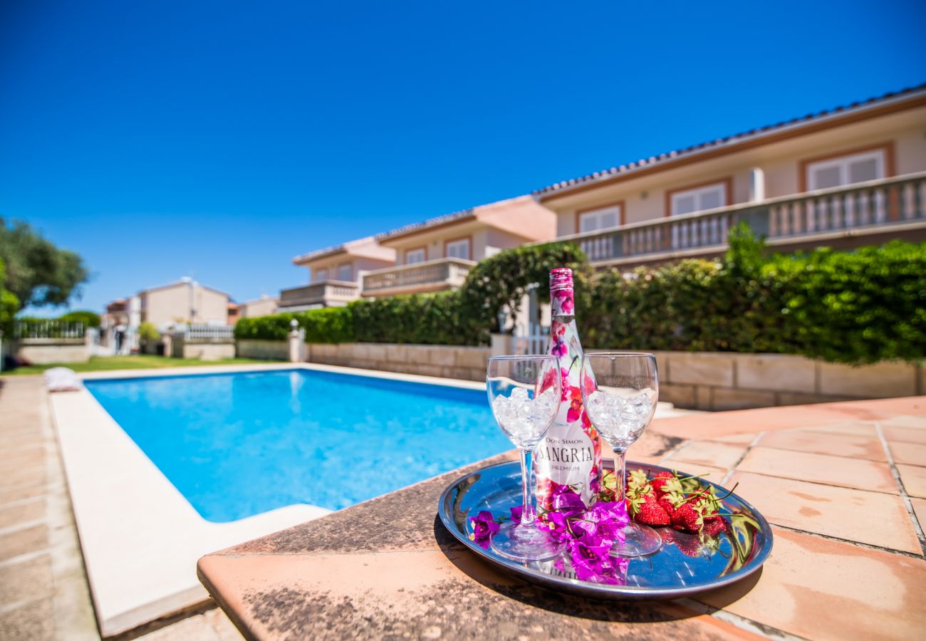 Casa con piscina y gran jardín en Alcudia