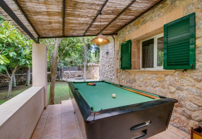 Vacaciones en Alcudia en una casa con piscina y billar