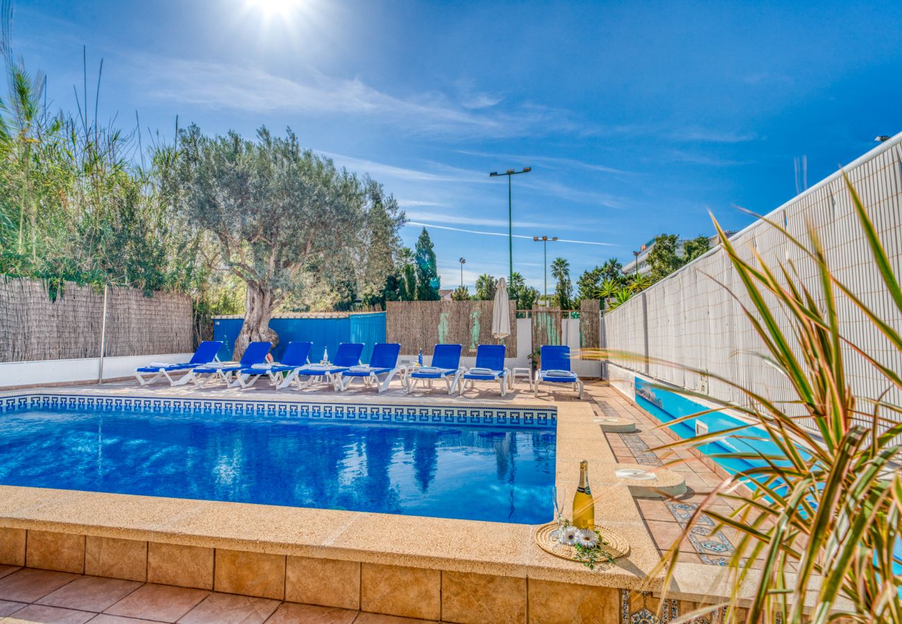 Casa de vacaciones con piscina y aire acondicionado en Mallorca Casa de vacaciones con piscina y aire acondicionado en Mallorca