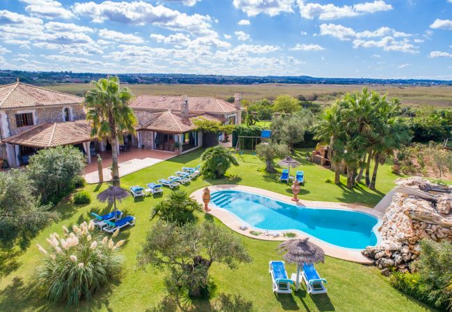 Finca con piscina y grandes jardines en Mallorca