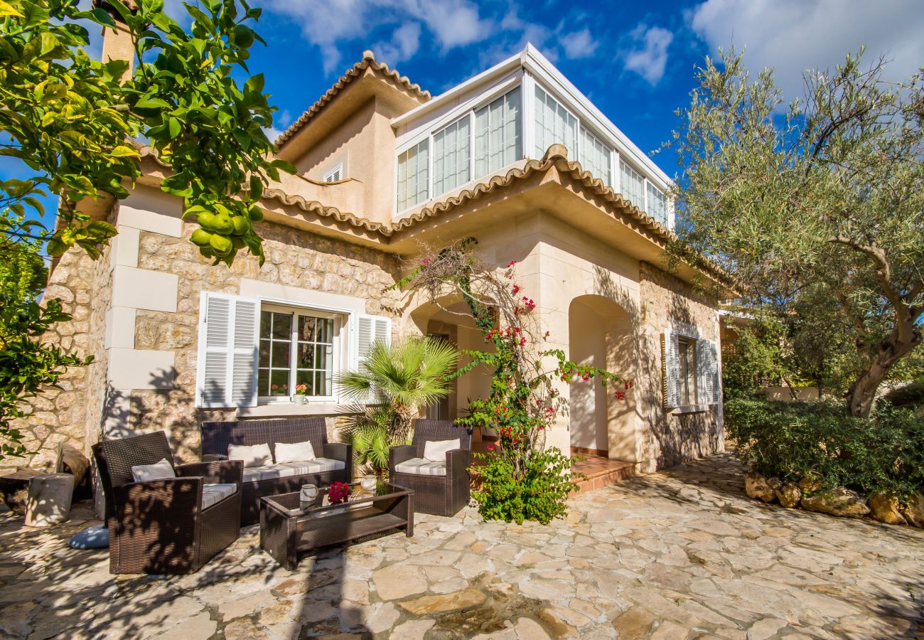 Casa de dos plantas en Puerto de Alcudia. 