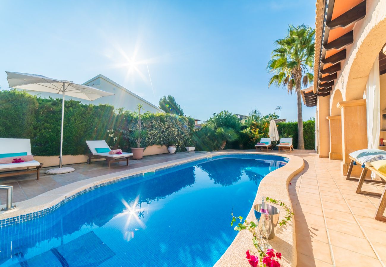 Casa junto al mar con piscina en Mallorca