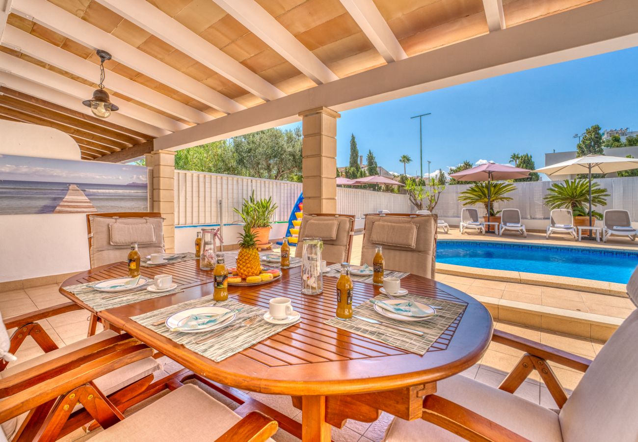 Casa de vacaciones con terraza cerca de la playa en Mallorca