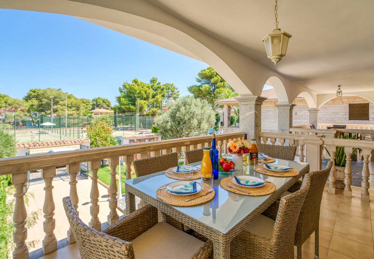 Casa con terraza cerca de la pista de tenis en Playa de Alcudia