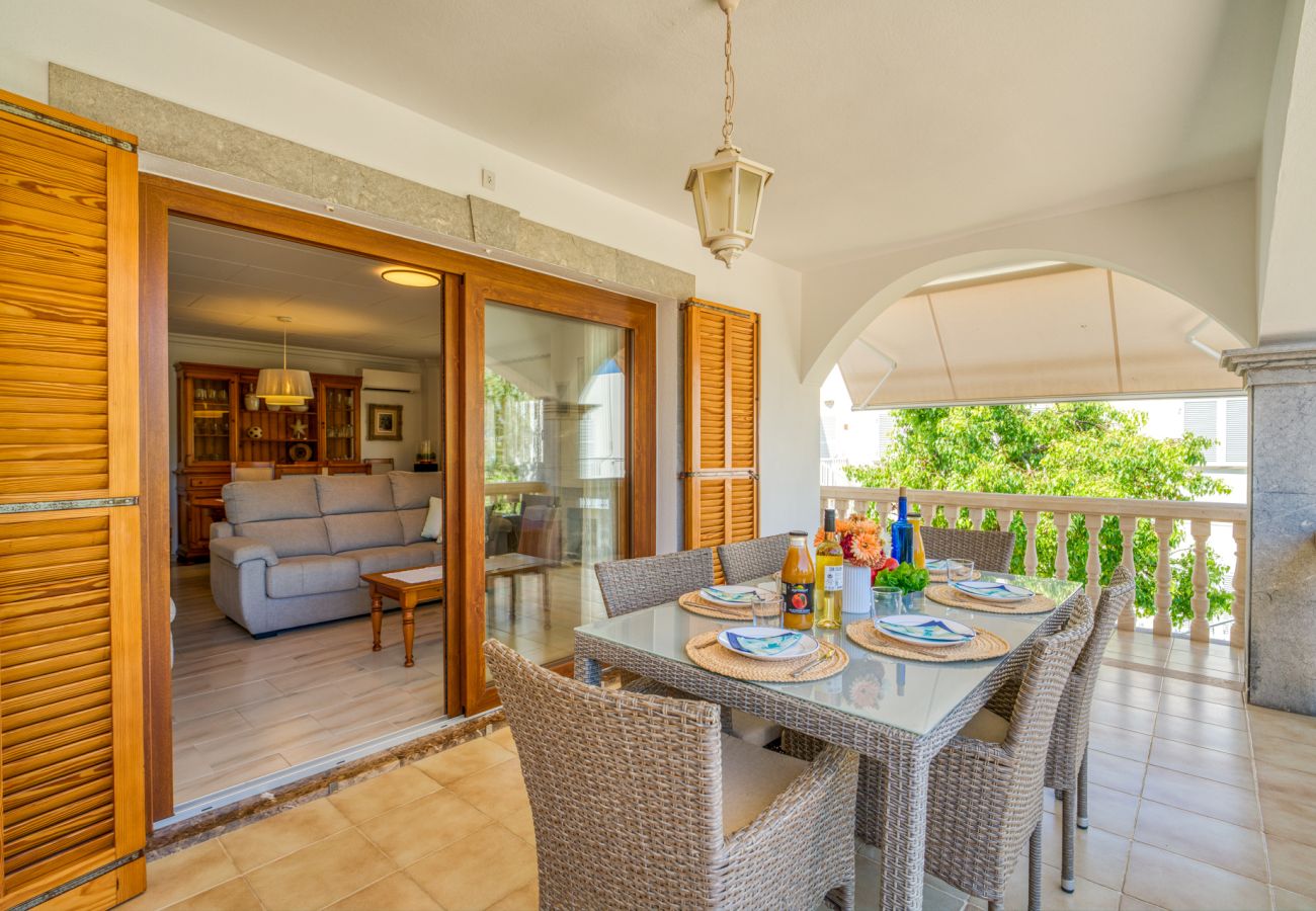 Adosado para 6 personas con vistas y zonas de exterior en Alcudia