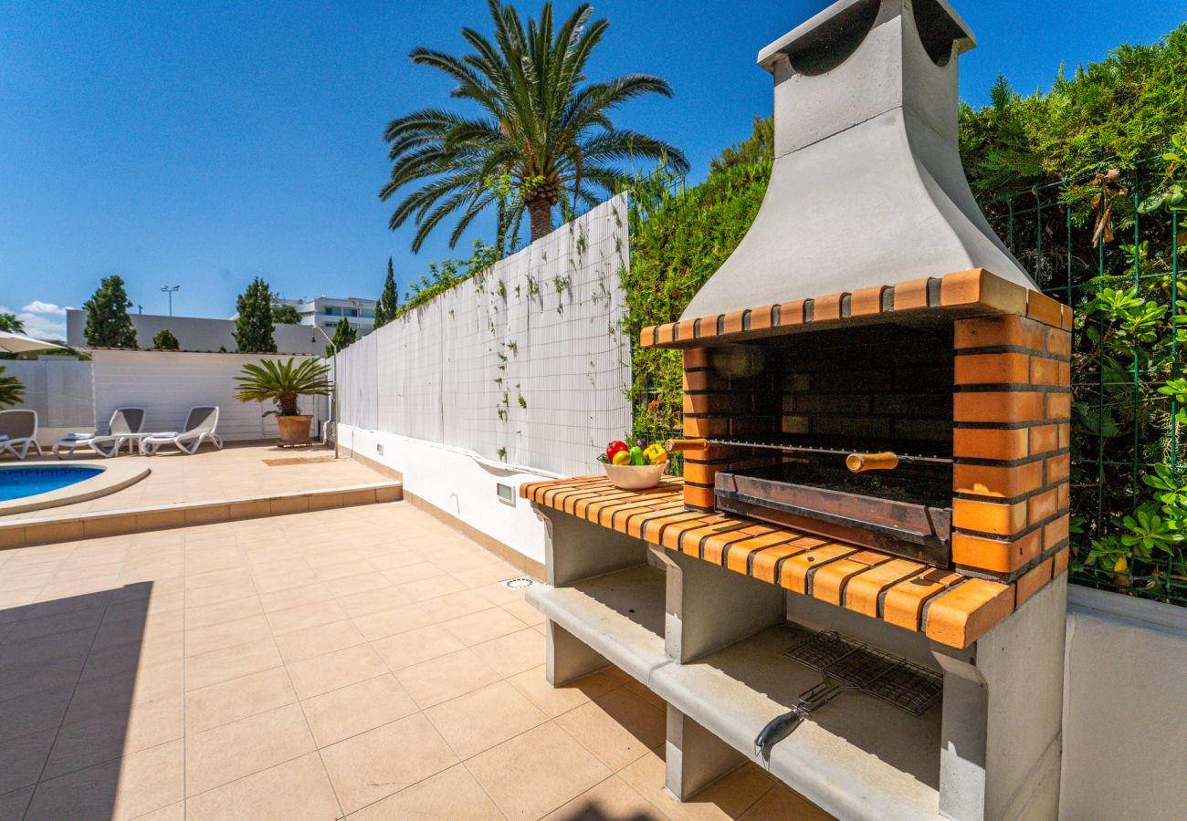 Adosado con barbacoa y piscina cerca de Playa de Muro