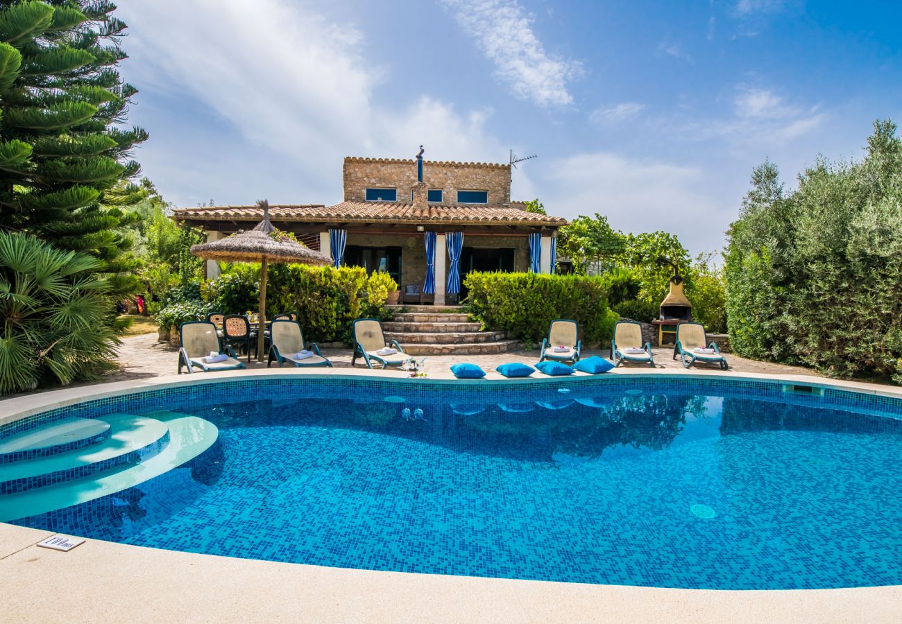 Casa rústica con piscina y vistas en Mallorca