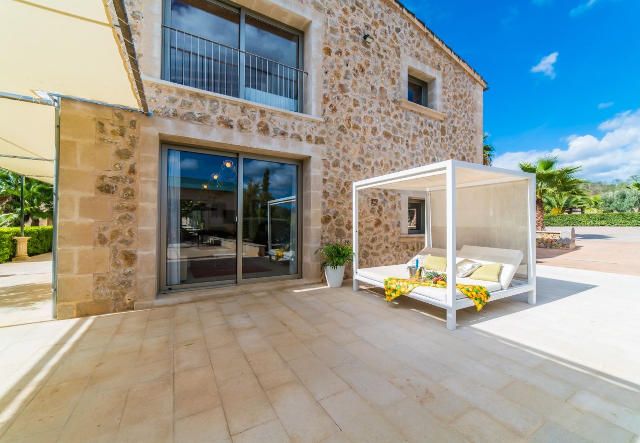 Piscina cubierta en casa en Mallorca