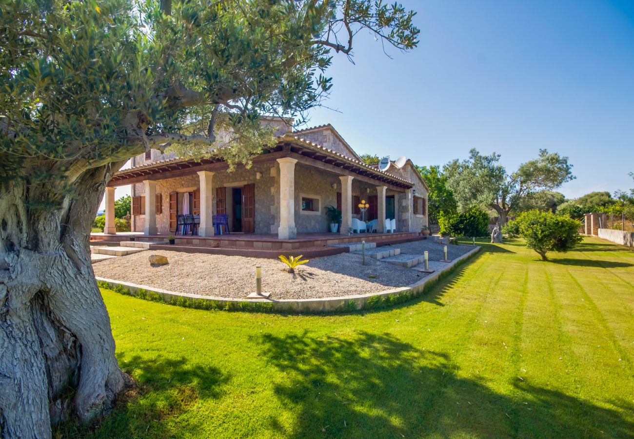Casa de vacaciones con barbacoa y piscina en Alcudia