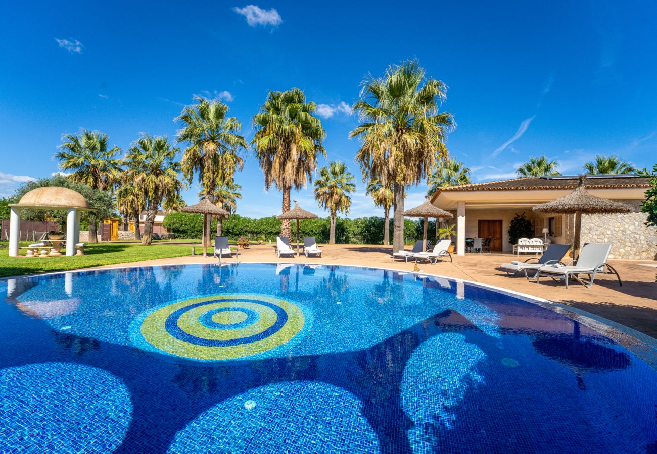 Finca vacacional con piscina privada y barbacoa cerca de la playa