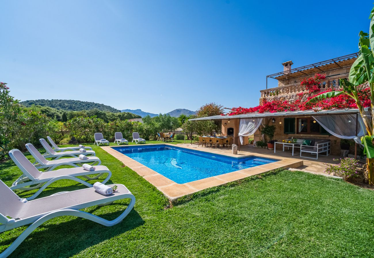 Finca con piscina privada y jardín en Mallorca.