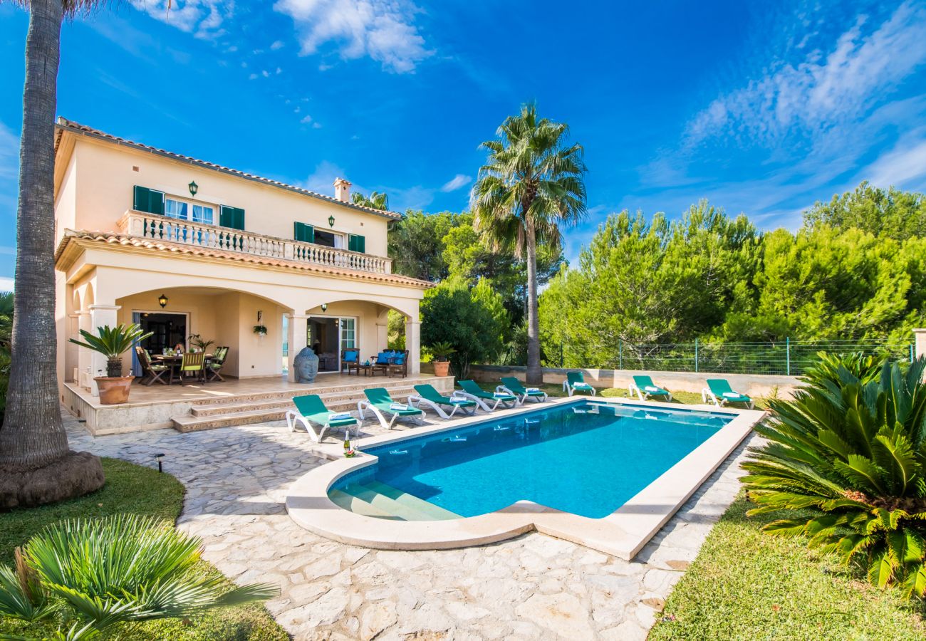 Villa con piscina cerca de Alcudia. 