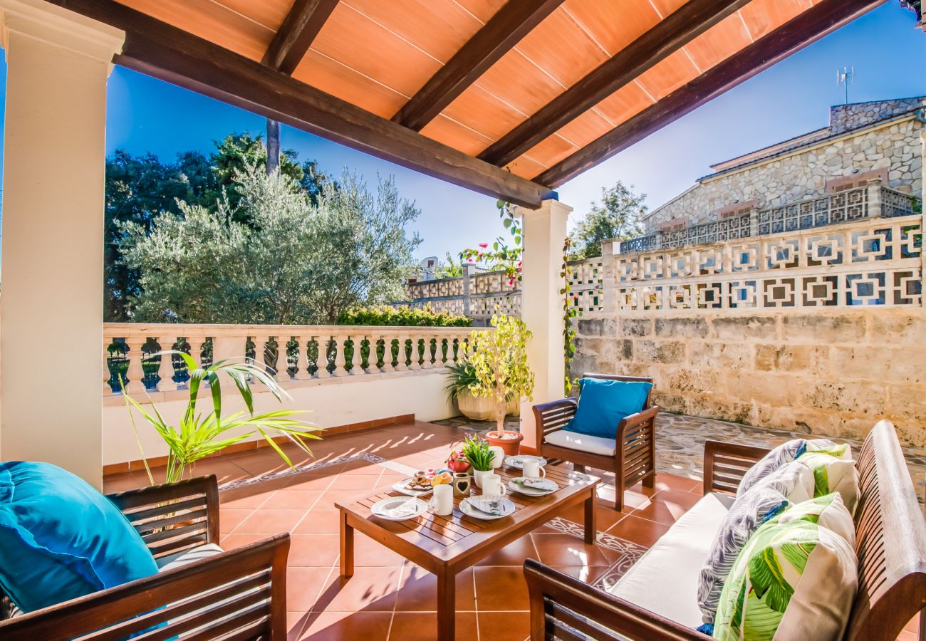 Villa con terraza y piscina en Alcudia
