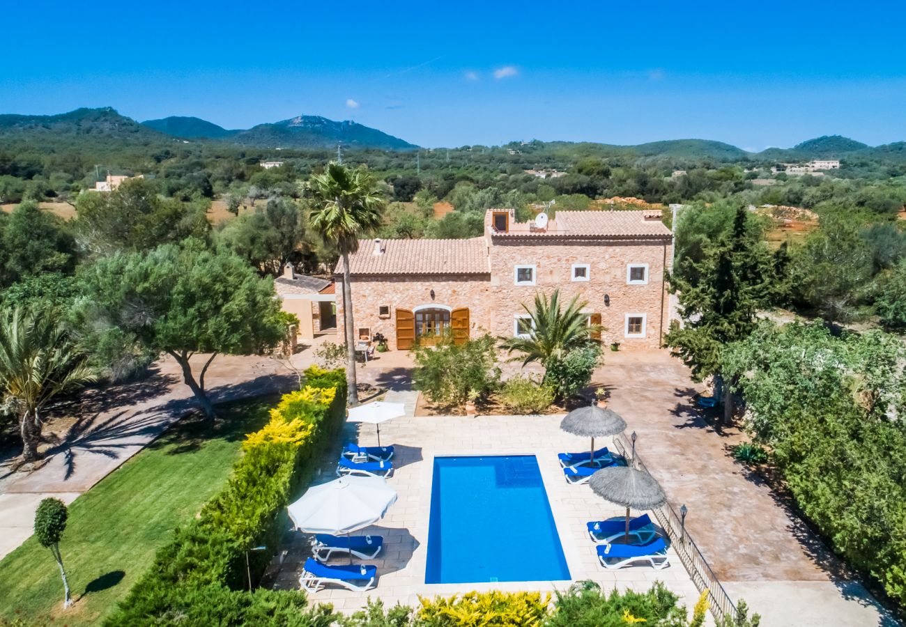 Casa con piscina privada en mitad de la naturaleza. 