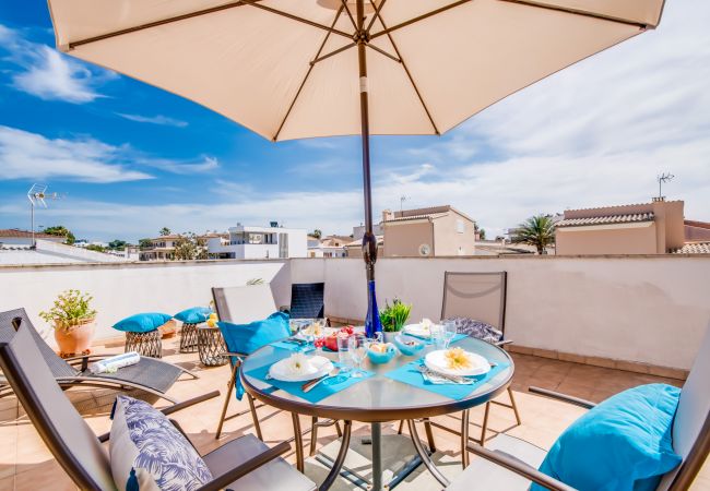 Apartamento con terraza junto a la playa en Mallorca