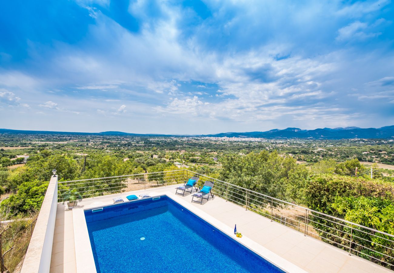 Finca rural con piscina y vistas en Mallorca 