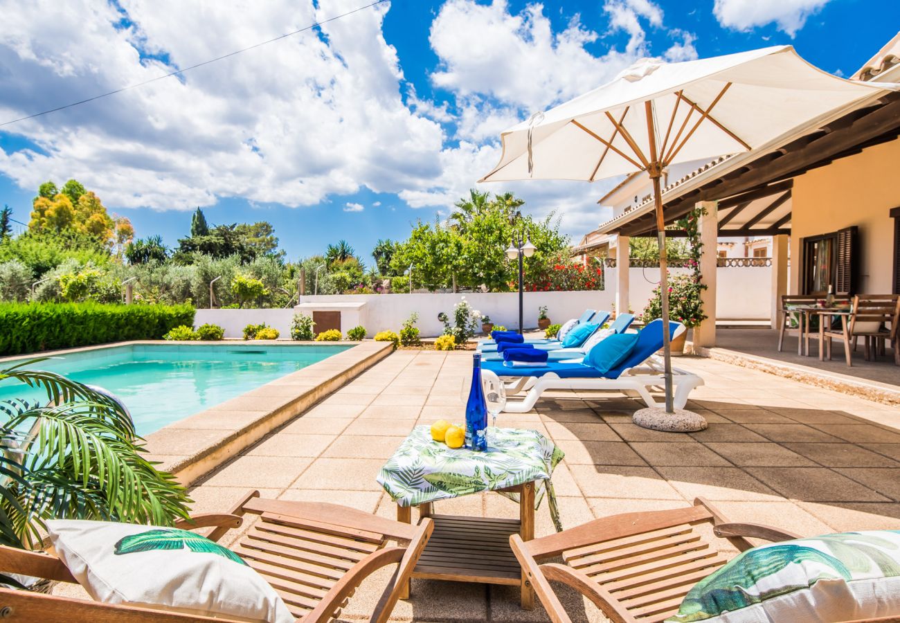 Finca de alquiler vacacional con piscina en Puerto Pollensa. 