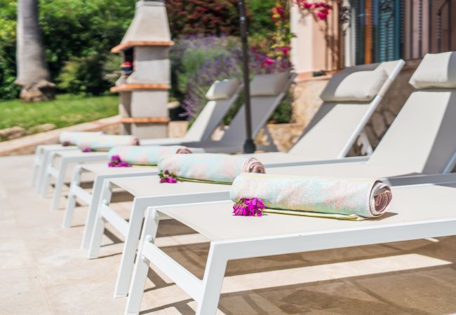 Casa en Crestatx - Casa moderna con piscina  Villa Flores en Mallorca Casa en Crestatx - Casa moderna con piscina  Villa Flores en Mallorca