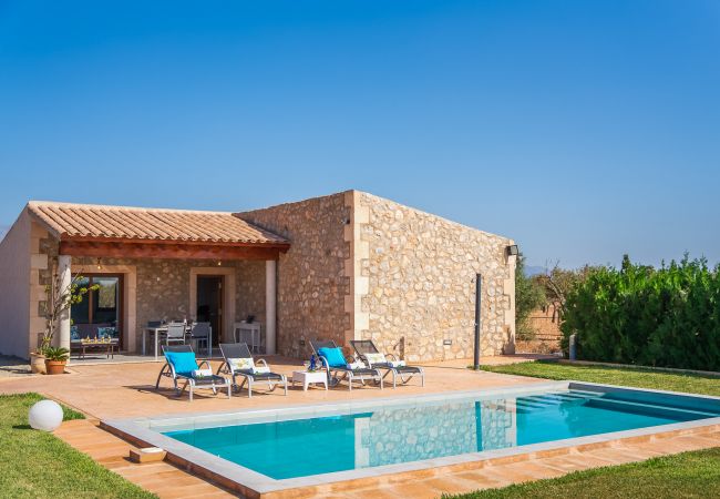 Finca moderna con piscina en el corazón de Mallorca