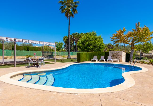 Casa en Lloret de Vistalegre - Finca en Mallorca Sa Sinia piscina y pista de tenis