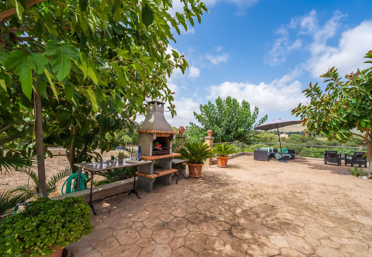 Finca rural rodeada de naturaleza con barbacoa en Mallorca