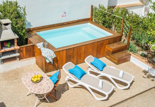 Casa Sa Marina con piscina y terraza con vistas al mar en Mallorca