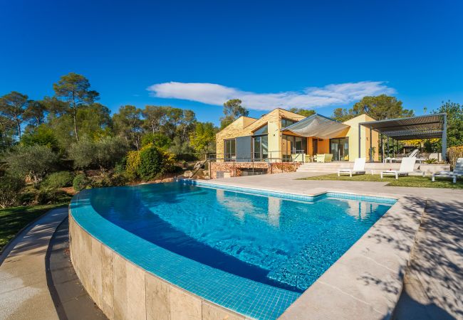 Vacaciones en Mallorca en finca con piscina. 