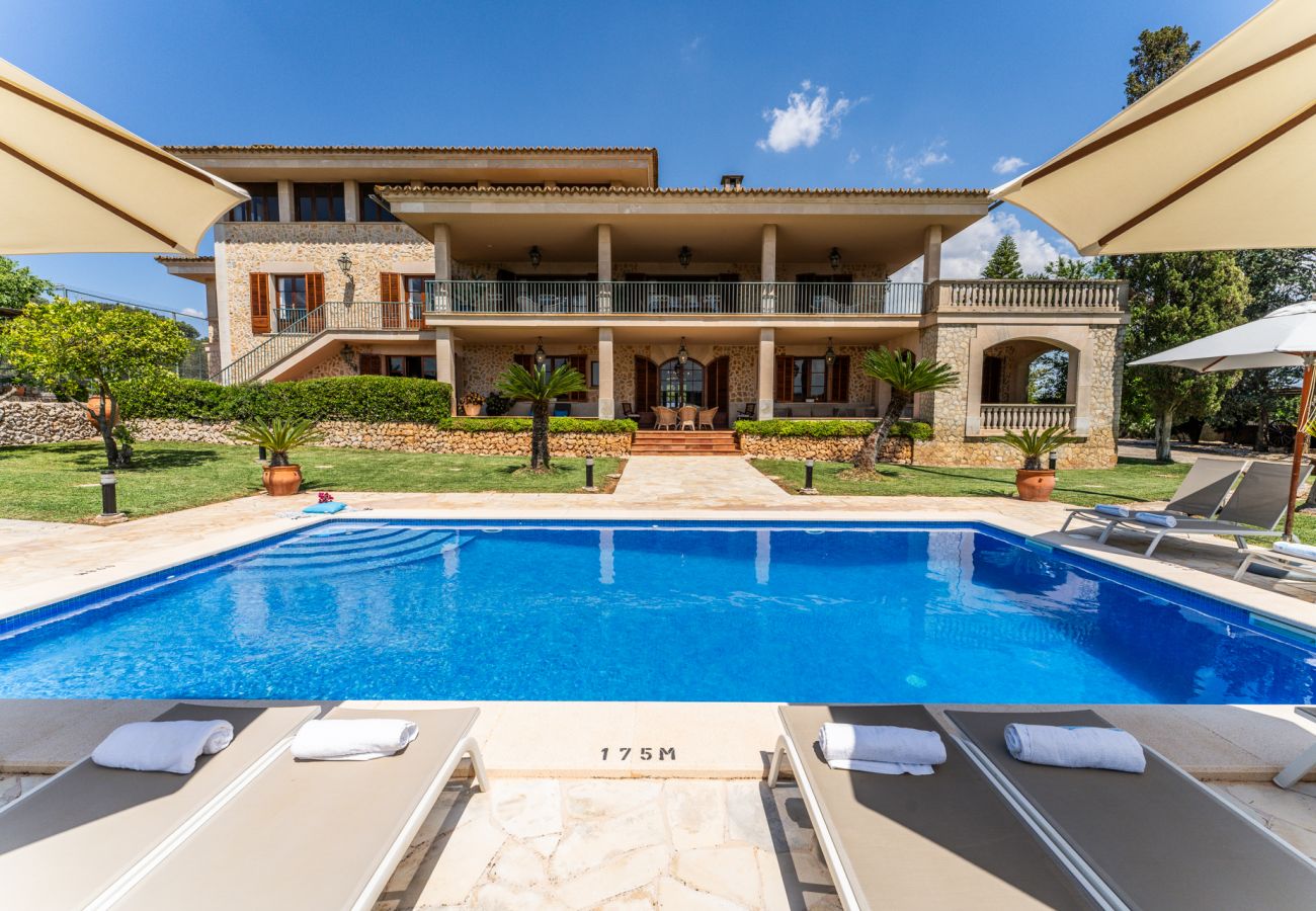 Casa en Mallorca con pista de tenis, billar, ping pong y piscina