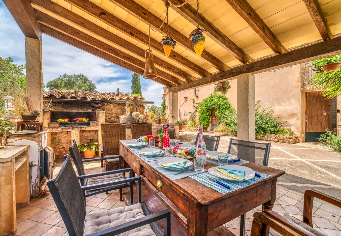Casa de vacaciones con barbacoa y piscina