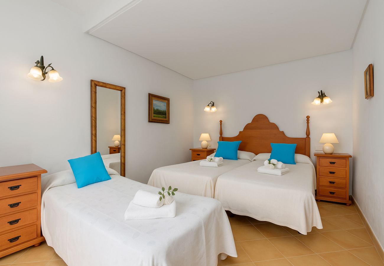 Finca en Petra - Finca rústica con piscina privada y vistas Son March en Mallorca