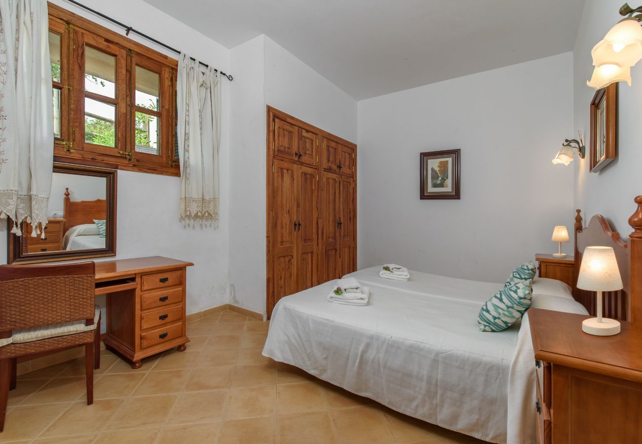 Finca en Petra - Finca rústica con piscina privada y vistas Son March en Mallorca