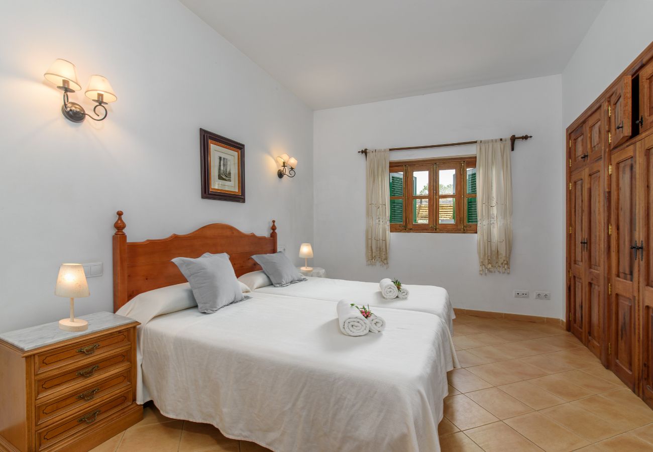 Finca en Petra - Finca rústica con piscina privada y vistas Son March en Mallorca