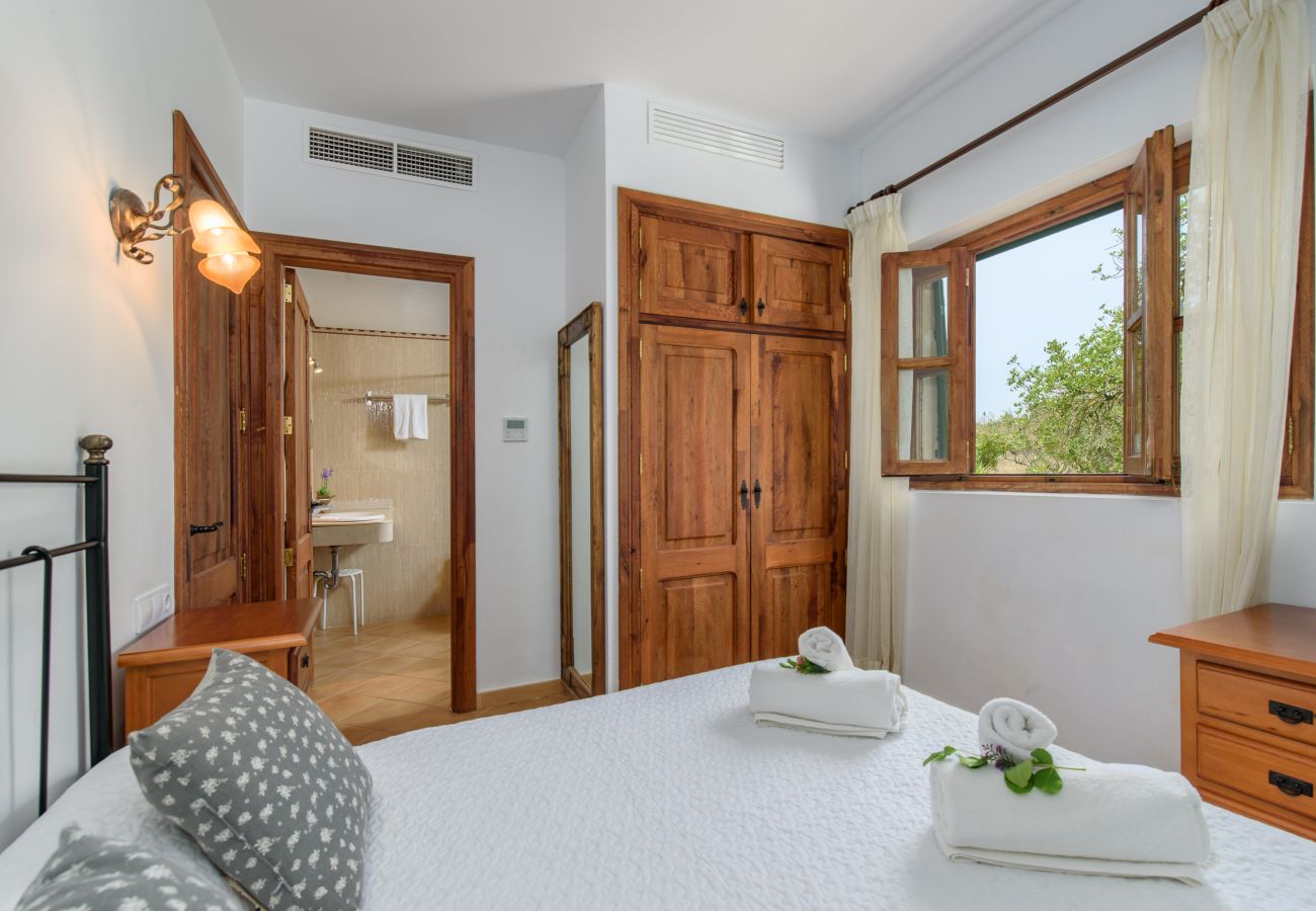 Finca en Petra - Finca rústica con piscina privada y vistas Son March en Mallorca