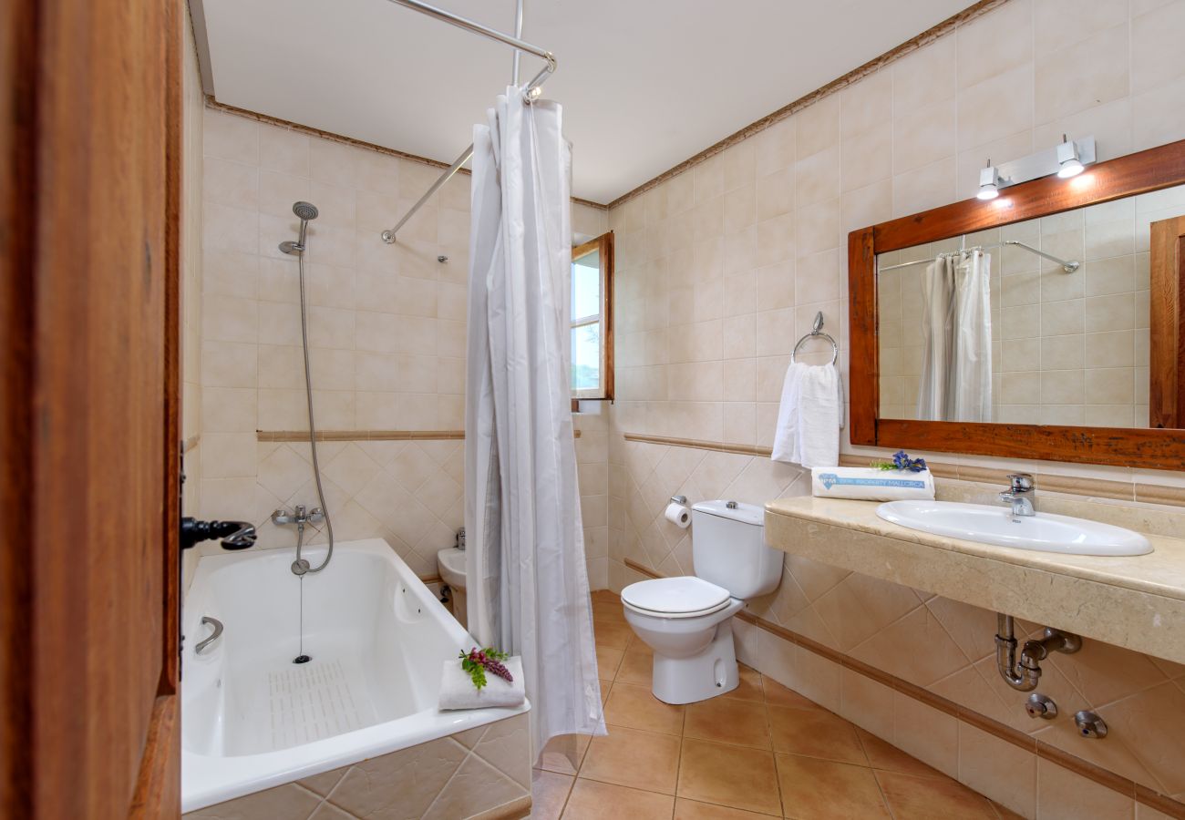 Finca en Petra - Finca rústica con piscina privada y vistas Son March en Mallorca
