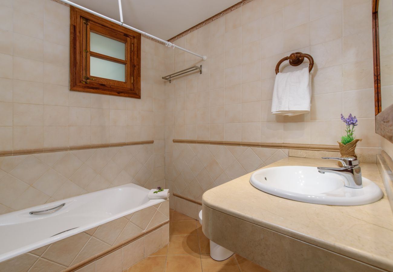 Finca en Petra - Finca rústica con piscina privada y vistas Son March en Mallorca