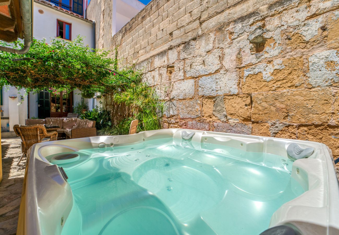 Casa con jacuzzi exterior en Alcudia