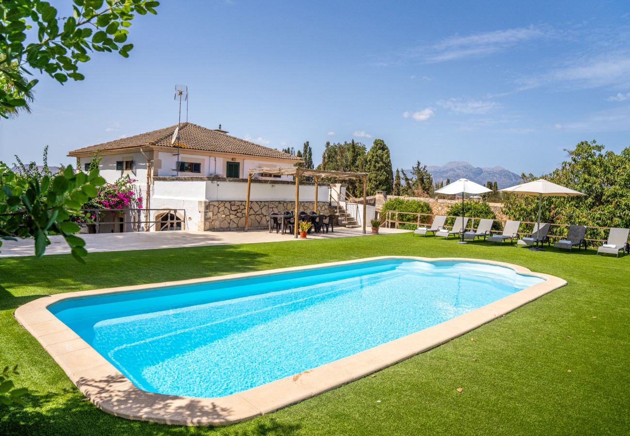 Finca con piscina y vistas a la montanya en Sa Pobla