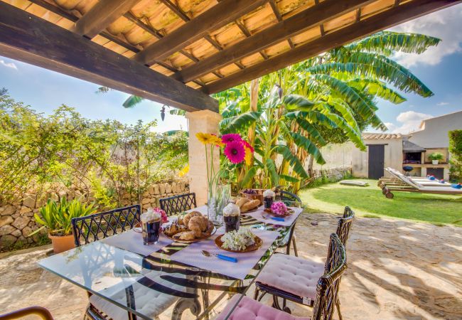 Domaine à Petra - Magnifique villa avec piscine privée au cœur de Majorque. Réservez vos vacances de rêve au meilleur prix maintenant ! Domaine à Petra - Magnifique villa avec piscine privée au cœur de Majorque. Réservez vos vacances de rêve au meilleur prix maintenant !