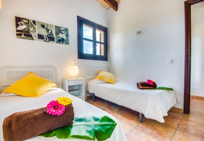 Domaine à Petra - Magnifique villa avec piscine privée au cœur de Majorque. Réservez vos vacances de rêve au meilleur prix maintenant ! Domaine à Petra - Magnifique villa avec piscine privée au cœur de Majorque. Réservez vos vacances de rêve au meilleur prix maintenant !