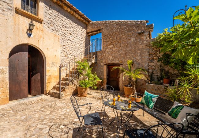 Domaine à Buger - La finca mallorquina Ses Planes avec piscine. Domaine à Buger - La finca mallorquina Ses Planes avec piscine.