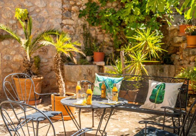 Domaine à Buger - La finca mallorquina Ses Planes avec piscine. Domaine à Buger - La finca mallorquina Ses Planes avec piscine.