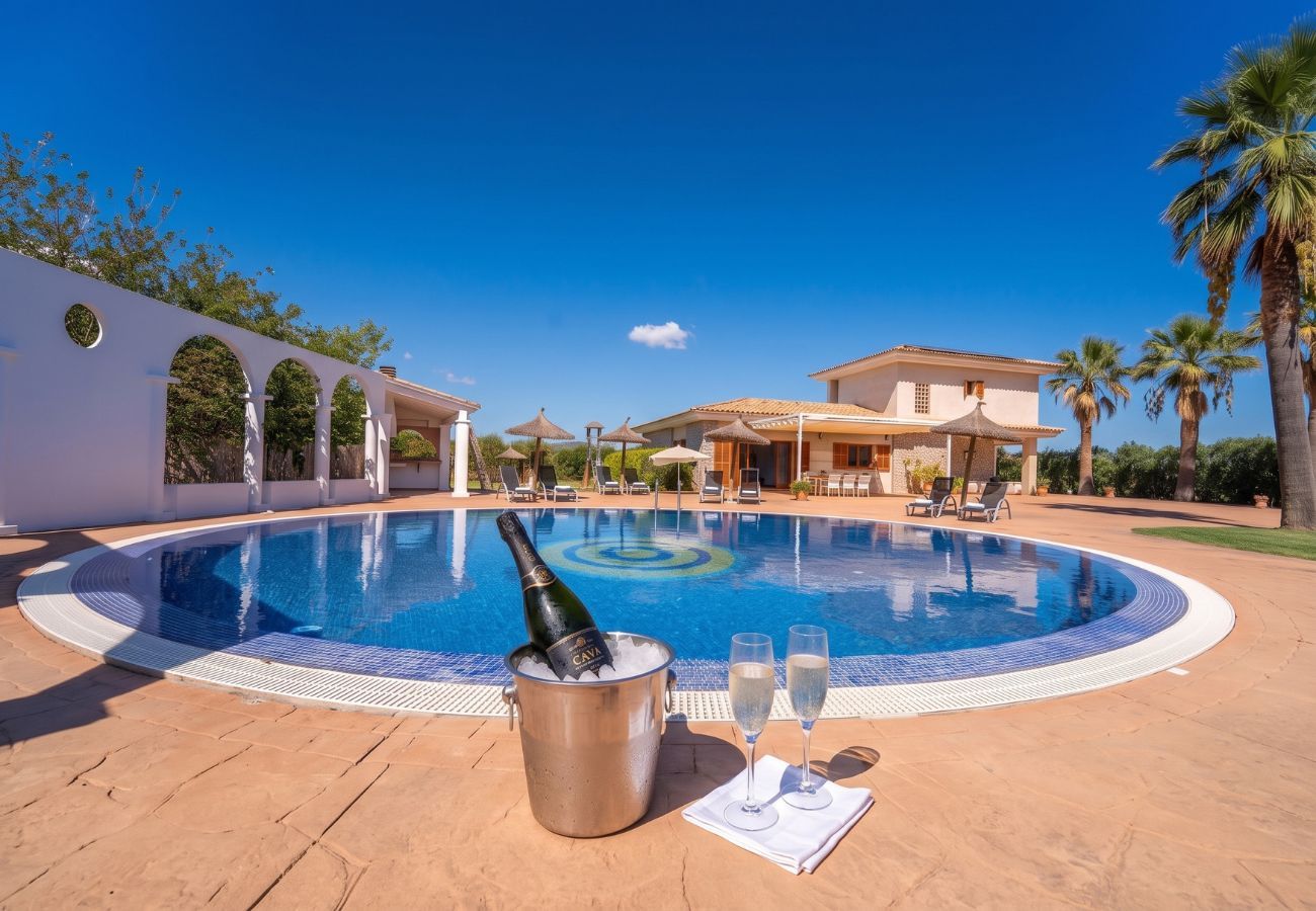 Finca avec grand jardin et piscine à Sa Pobla